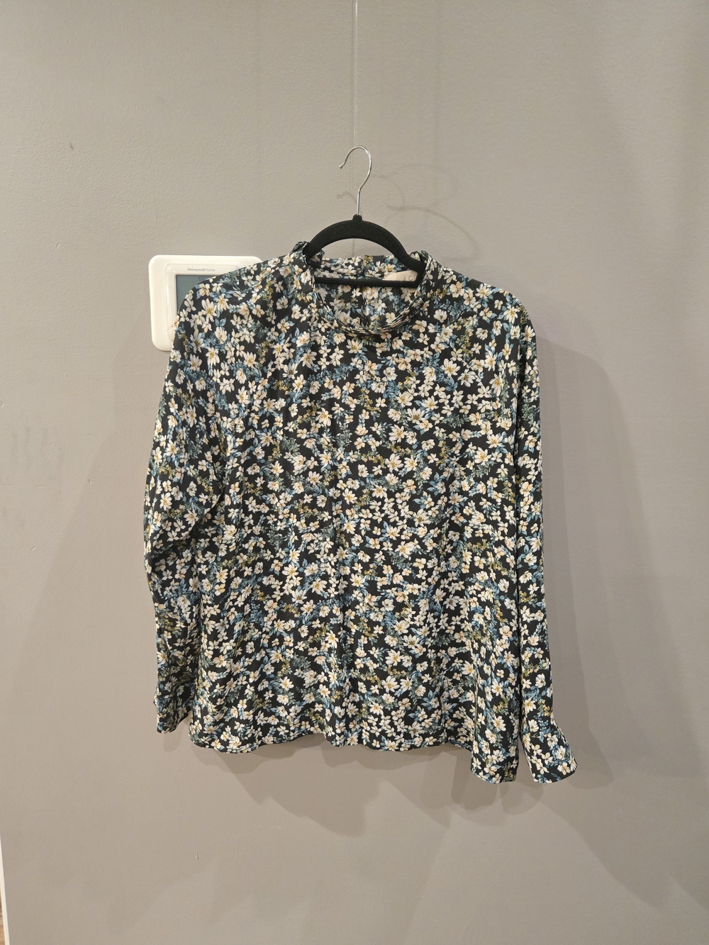 LOFT Petite MP Black Ditsy Floral Mock Neck Long Sleeve Blouse Keyhole Back